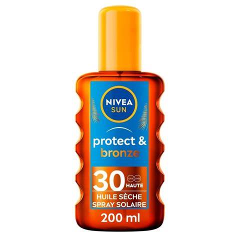 Illustration: flacon NIVEA SUN Protect & Bronze SPF 30 sur plage