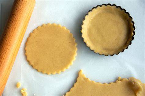 Base et garniture illustrées: pâte sablée et fonds de tartelettes