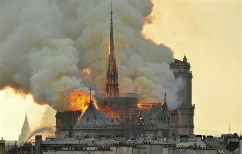 Vue aérienne de la charpente de Notre-Dame de Paris avant l'incendie