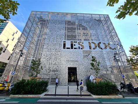 Les Docks Village à la Joliette, deuxième boutique du Four des Navettes
