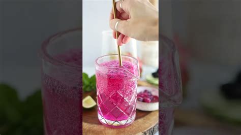 Ingrédients pour une boisson fruit du dragon : poudre de fruit du dragon, jus de mangue, limonade, glaçons