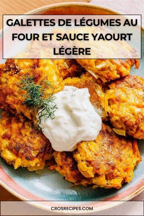 Boulettes servies avec sauce yaourt et accompagnement