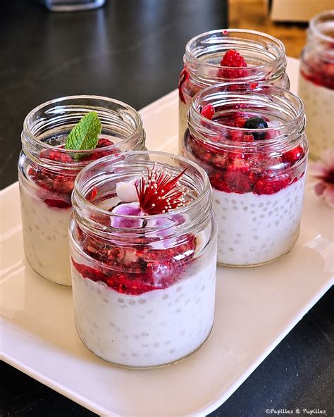 Finition avec fruits rouges et perles