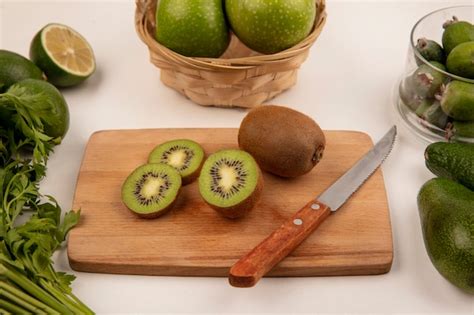 Fruits frais pommes kiwis