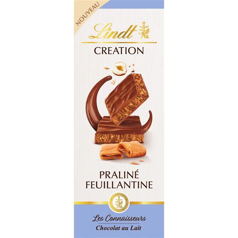 Gros plan sur un praliné Lindt ouvert révélant la garniture