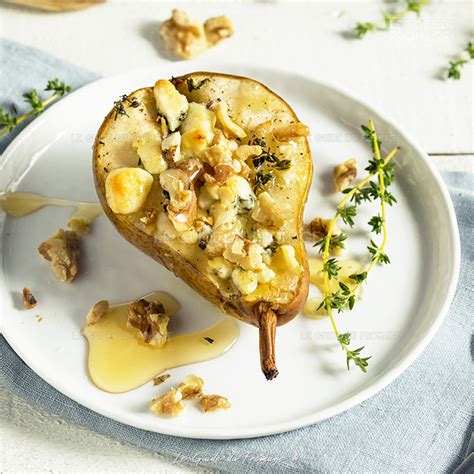 Poires rôties garnies de noix et de miel