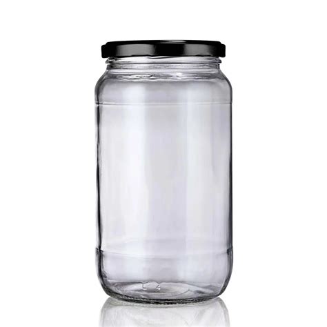Bocal en verre contenant un mélange de farine et d'eau, avec un tissu attaché par un élastique