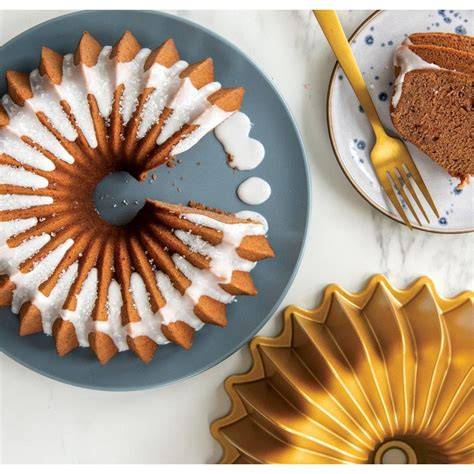 illustration brioche poires garniture bundt moule
