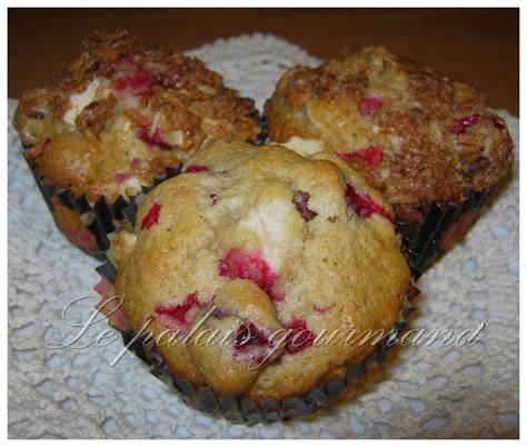 Muffins aux canneberges et pommes sortant du four