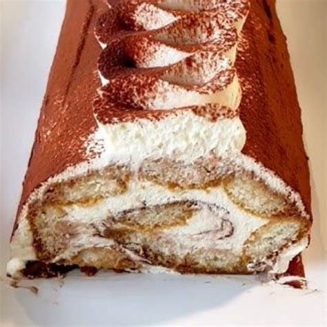 Ingrédients pour tiramisu : mascarpone, œufs, sucre, café, cacao