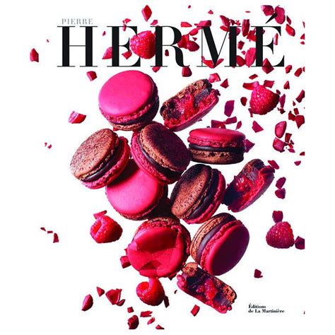 Café Pierre Hermé avec des macarons et des boissons