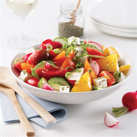 Assortiment de légumes frais pour une salade