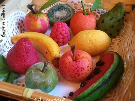 Sculptures en massepain représentant des fruits