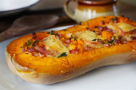 Butternut farcie gratinée au fromage blanc avec filet de sirop d’érable
