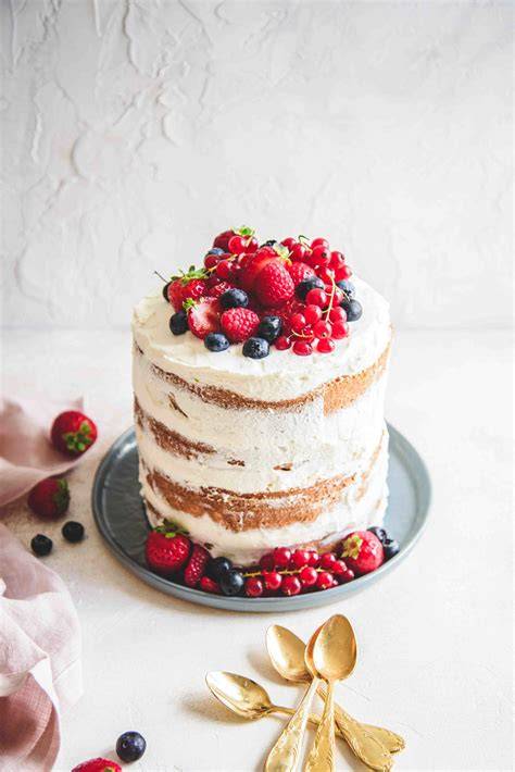 image d’un layer cake fruits rouges