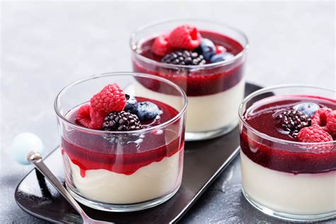 image dessert panna cotta fruits rouges