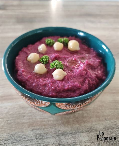 bol de potage betterave pois chiche couleur vibrante