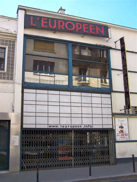 Affiche du spectacle et salle des concerts