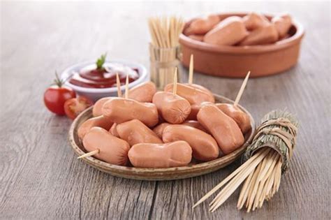 Saucisses Knacki dans un plat