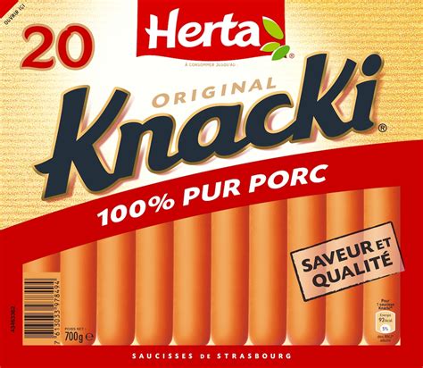 Assortiment de saucisses Knacki et d'ingrédients pour une recette
