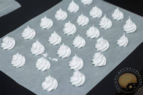 meringues grandes sur plaque cuisson