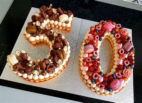 Gâteau chiffre 4 décoré pour un garçon