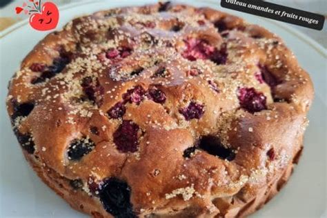 Biscuit madeleine aux amandes et fruits rouges