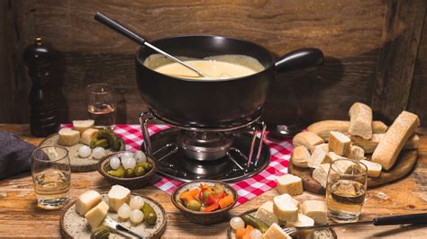 Fondue fromage ingrédients et matériel