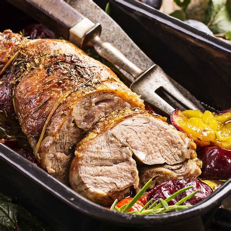 image de gigot d'agneau rôtissant au four