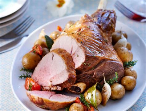 Assiette de gigot d'agneau avec garniture