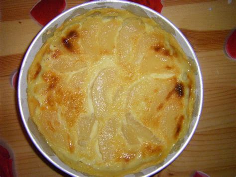 Tranche de flan aux poires avec garniture