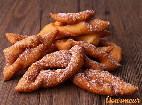 Illustration comparant une bugne lyonnaise croustillante et une bugne stéphanoise moelleuse