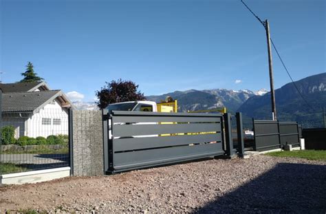 Vue éclatée d'un système de galets pour portail autoportant