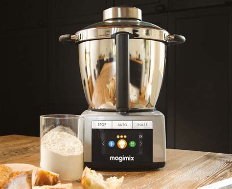 Robot Magimix Cook Expert Premium XL sur un plan de travail