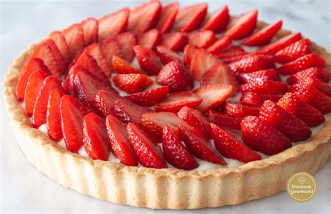 Fraises fraîches sur fond de crème pâtissière