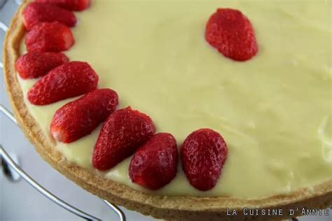 Tarte aux fraises garnie de crème pâtissière
