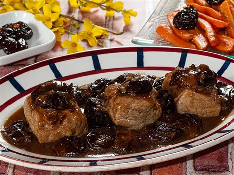 Filet mignon de porc avec des pruneaux