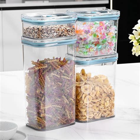 Boîte hermétique contenant des gaufres colorées