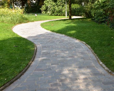 Allée des Géants et défis du jardin