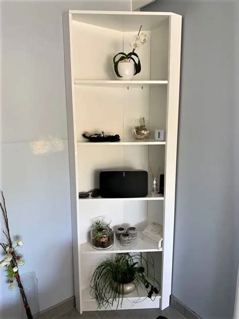 Infographie comparant l'espace perdu dans un meuble d'angle classique et avec un tourniquet