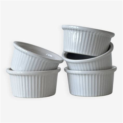 Assortiment de ramequins en céramique et en verre