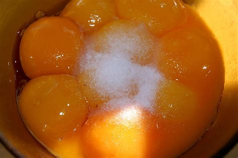 Blancs d'oeufs séparés des jaunes