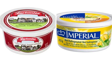Différents pots de margarine sur un étal de supermarché