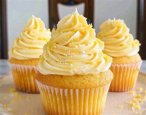 cupcakes décorés avec de la chantilly au citron
