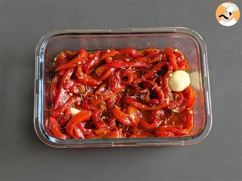 Poivrons grillés et pelés, prêts à être coupés en lamelles