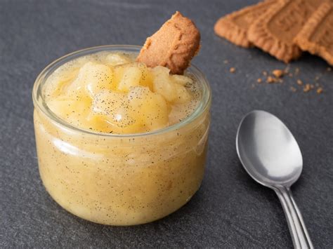 Bol de compote de poire décoré
