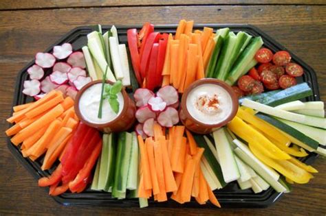 Plateau d'apéritif avec mousse de thon et légumes croquants