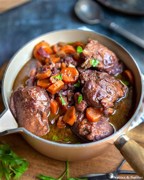 Joue de porc servie avec sa sauce