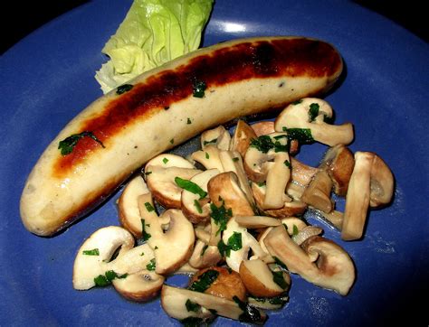 Boudin blanc poêlé avec sauce aux champignons et riz