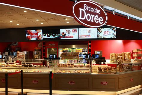 Vitrine de Brioche Dorée moderne